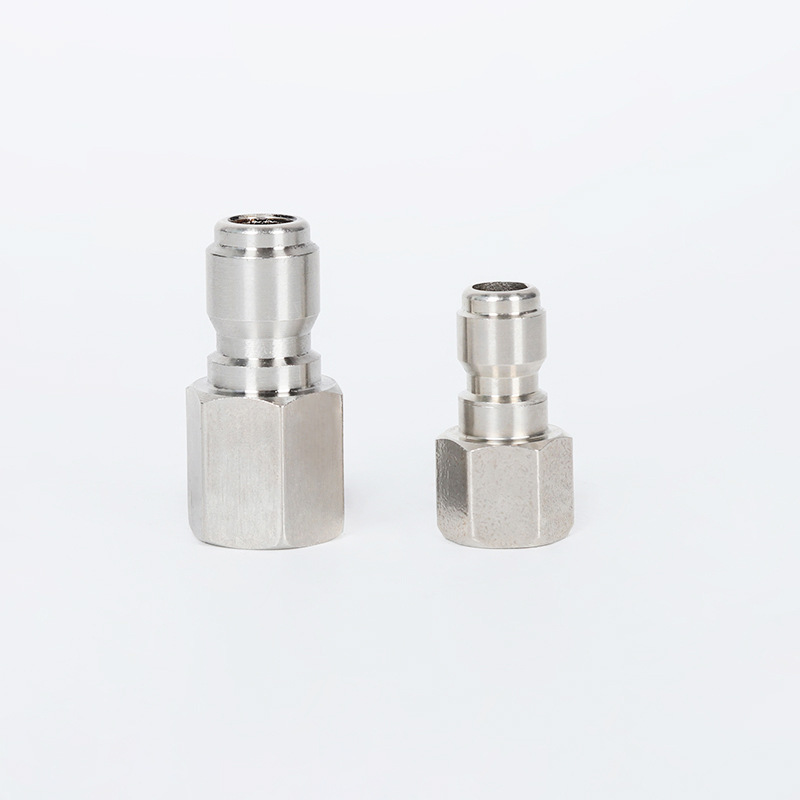 Korkeapainepuhdistuskone suoraan kiertävän pikaliittimen läpi